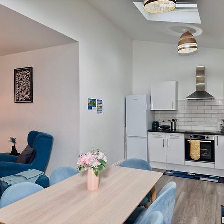 Cosy 1-Bed Flat 30Min To Central London & Parking Екстериор снимка