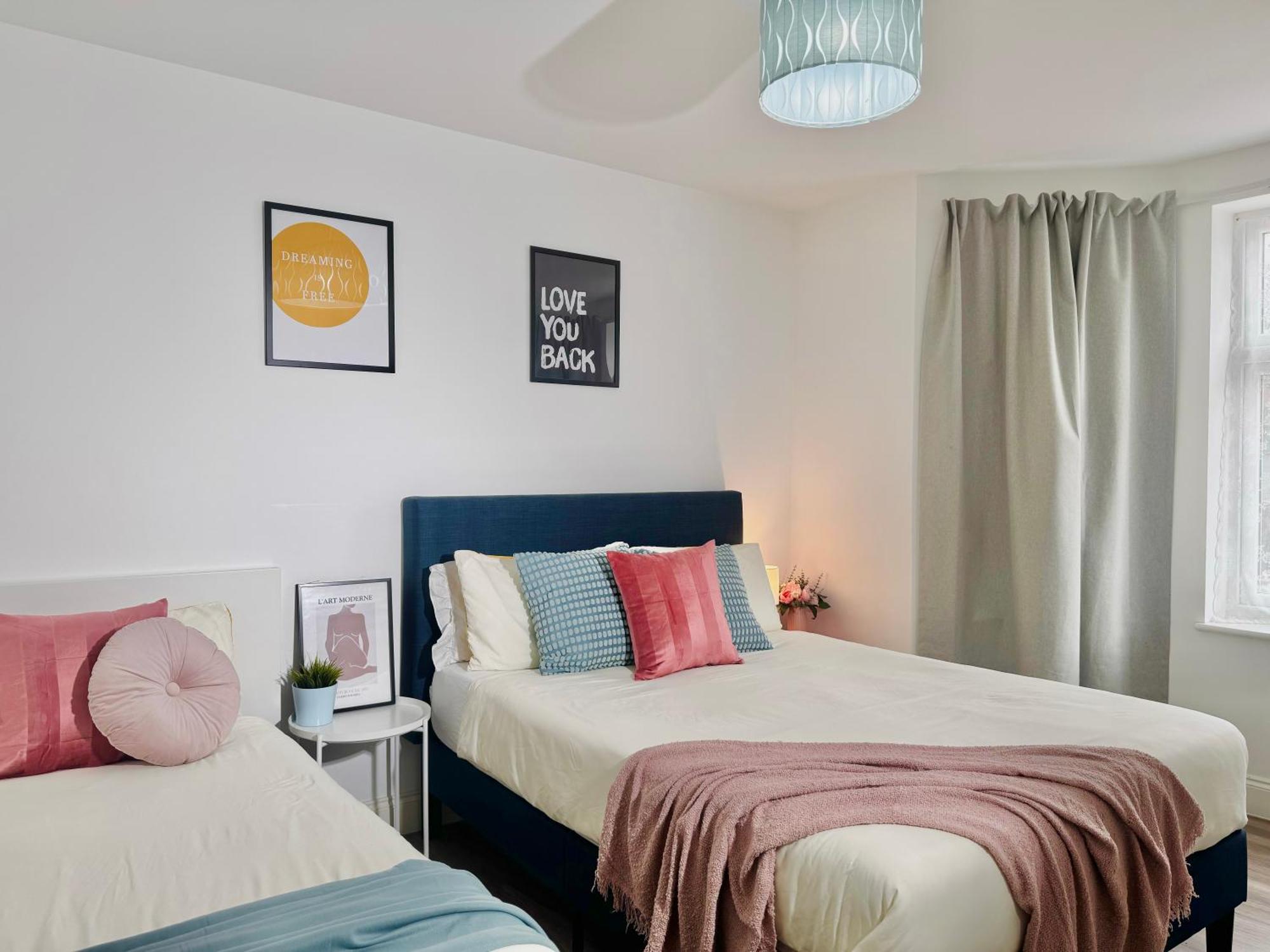 Cosy 1-Bed Flat 30Min To Central London & Parking Екстериор снимка