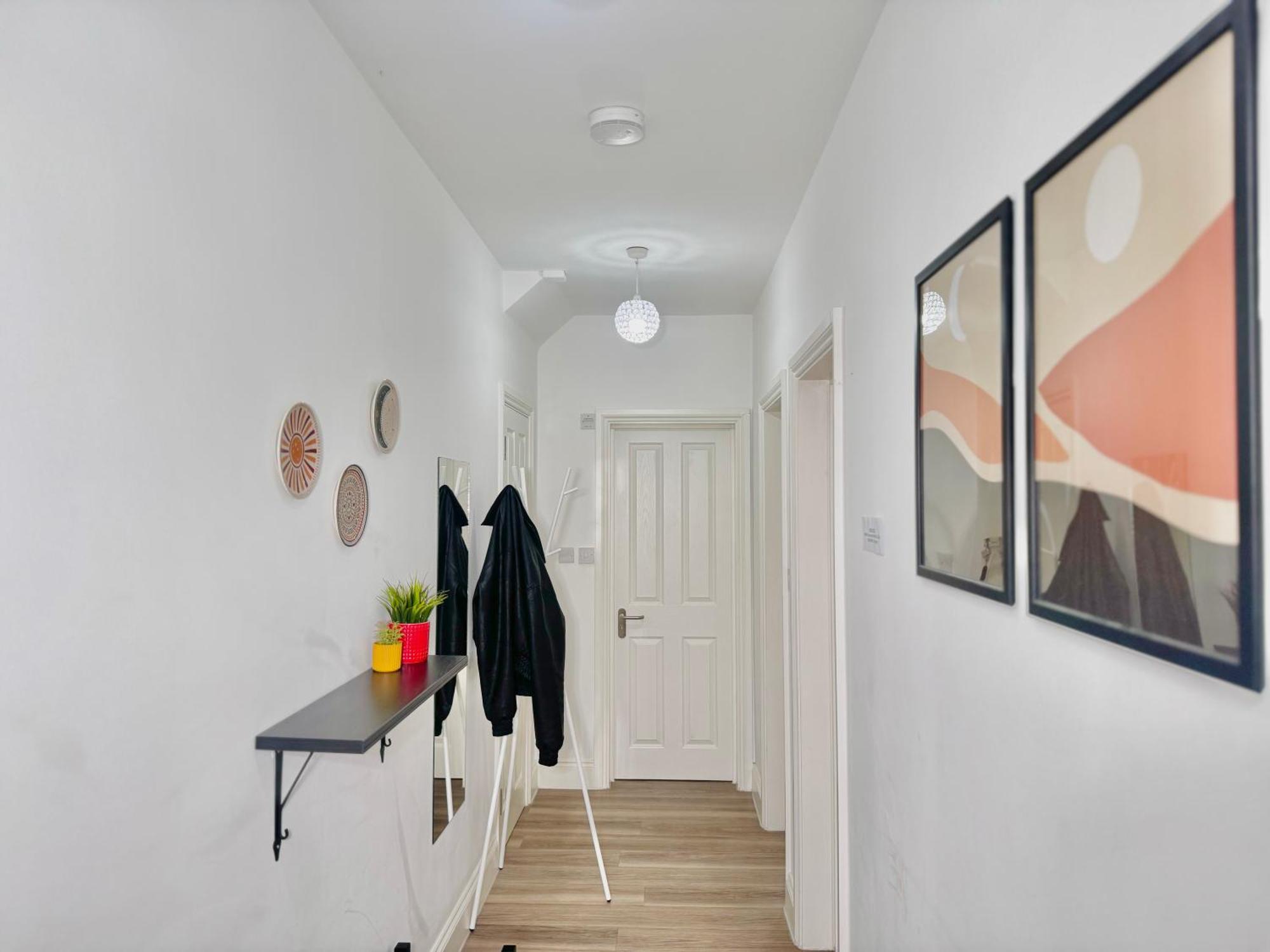 Cosy 1-Bed Flat 30Min To Central London & Parking Екстериор снимка