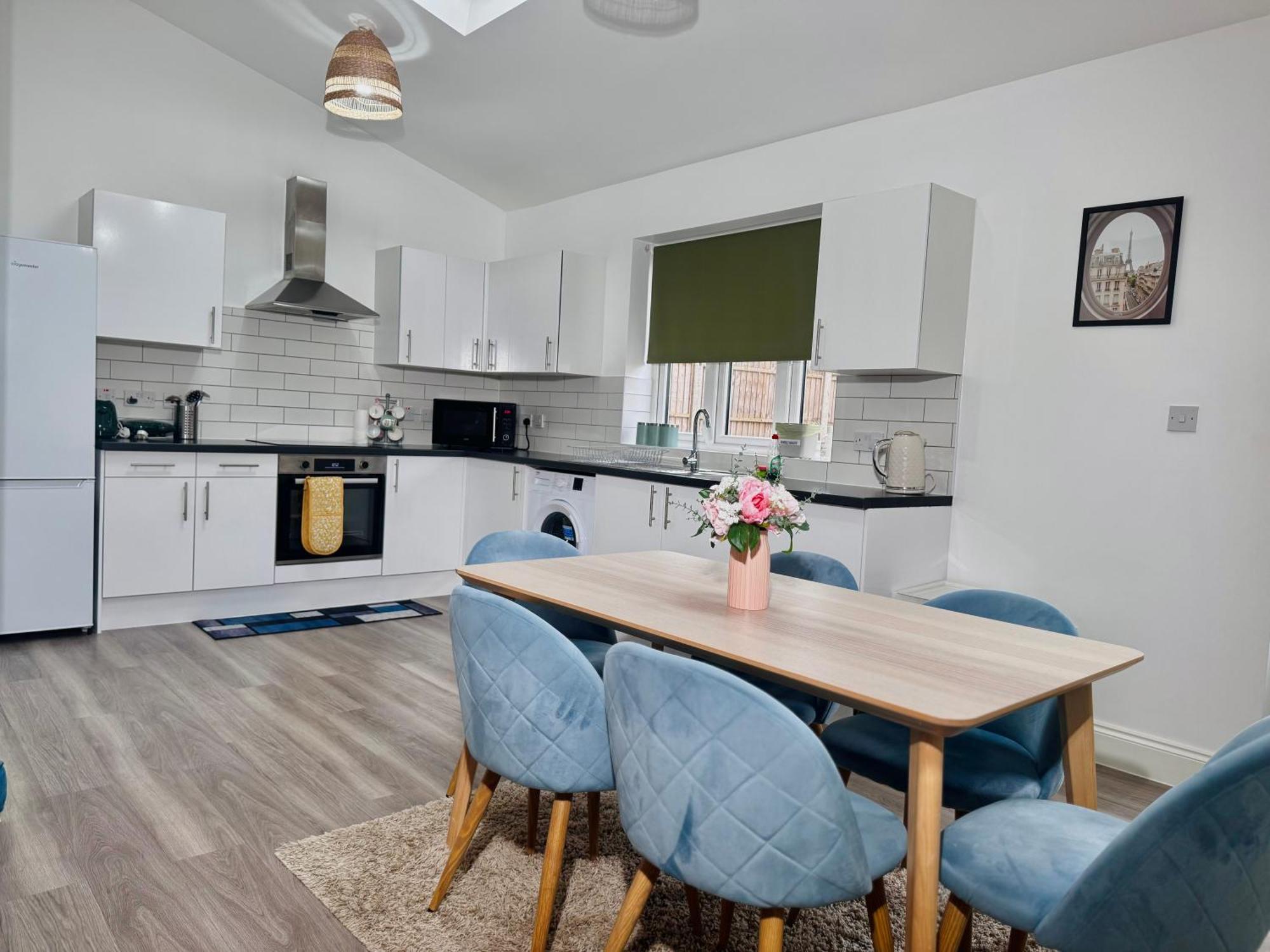 Cosy 1-Bed Flat 30Min To Central London & Parking Екстериор снимка