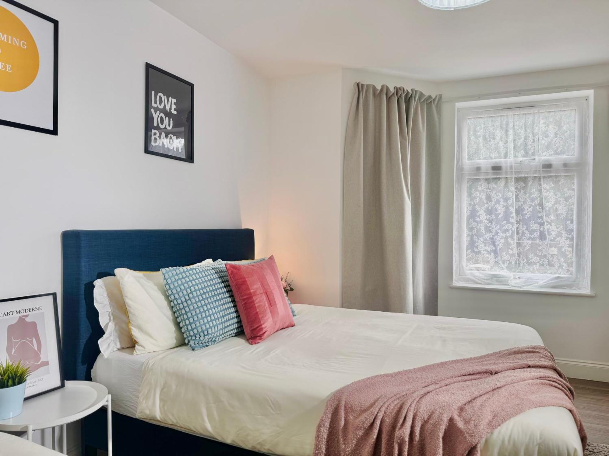 Cosy 1-Bed Flat 30Min To Central London & Parking Екстериор снимка