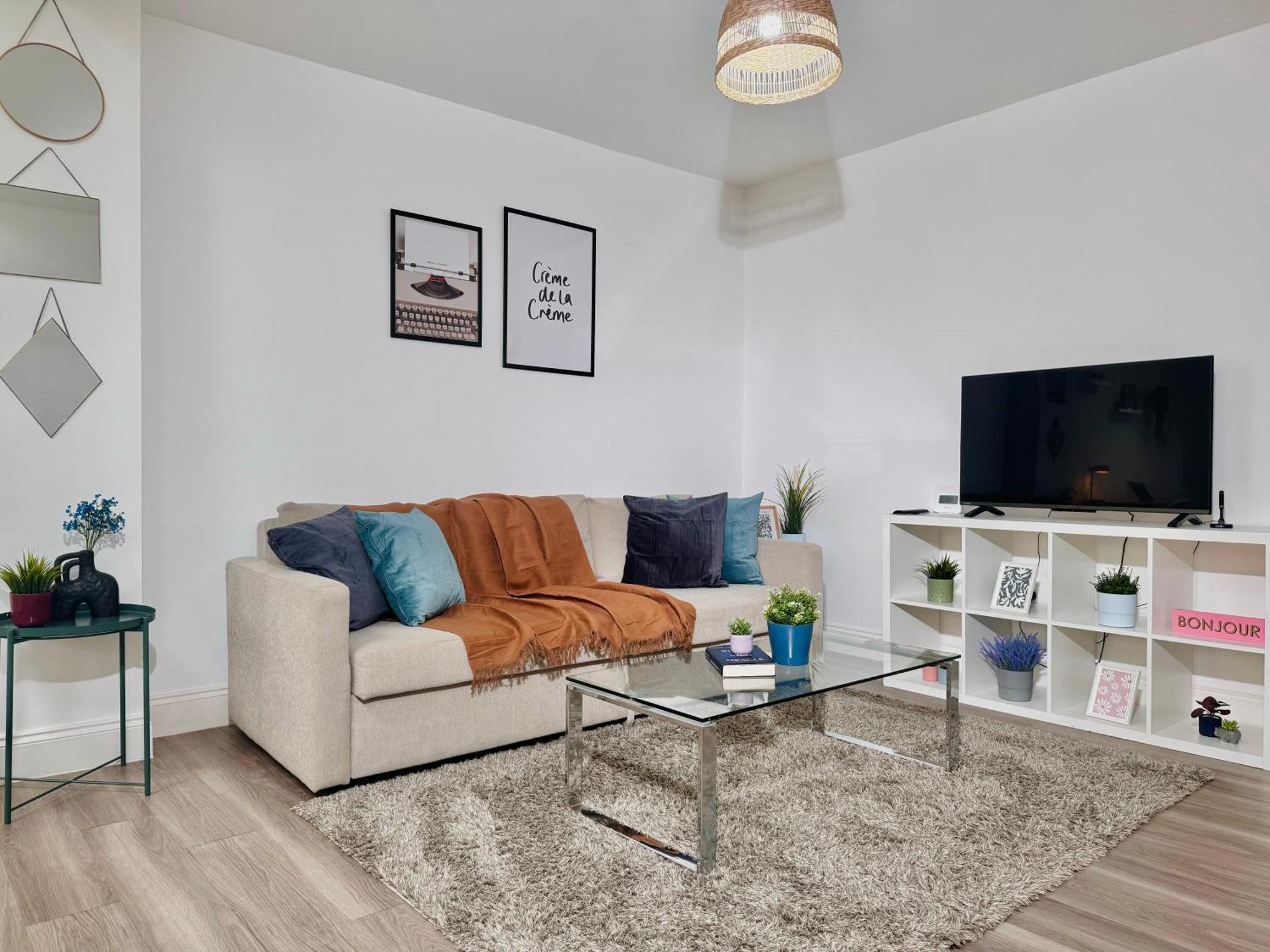 Cosy 1-Bed Flat 30Min To Central London & Parking Екстериор снимка