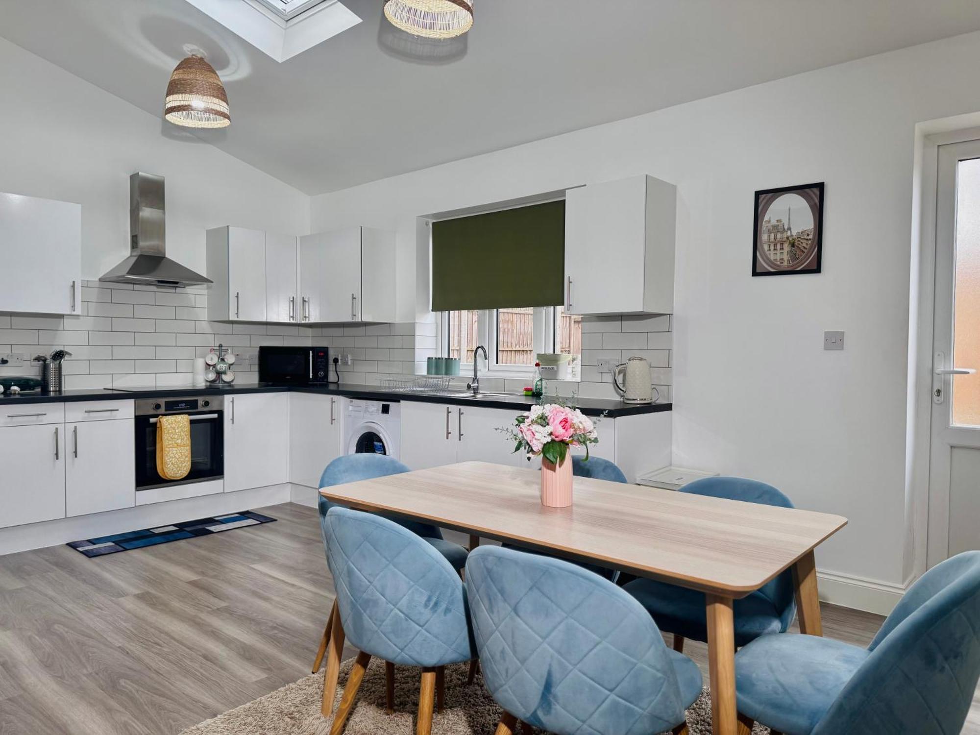 Cosy 1-Bed Flat 30Min To Central London & Parking Екстериор снимка