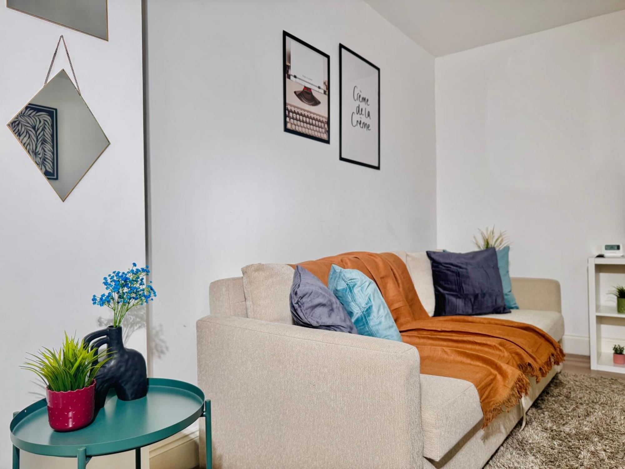 Cosy 1-Bed Flat 30Min To Central London & Parking Екстериор снимка