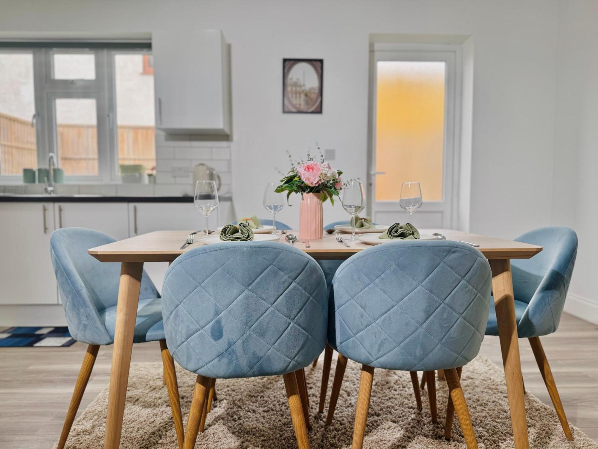 Cosy 1-Bed Flat 30Min To Central London & Parking Екстериор снимка