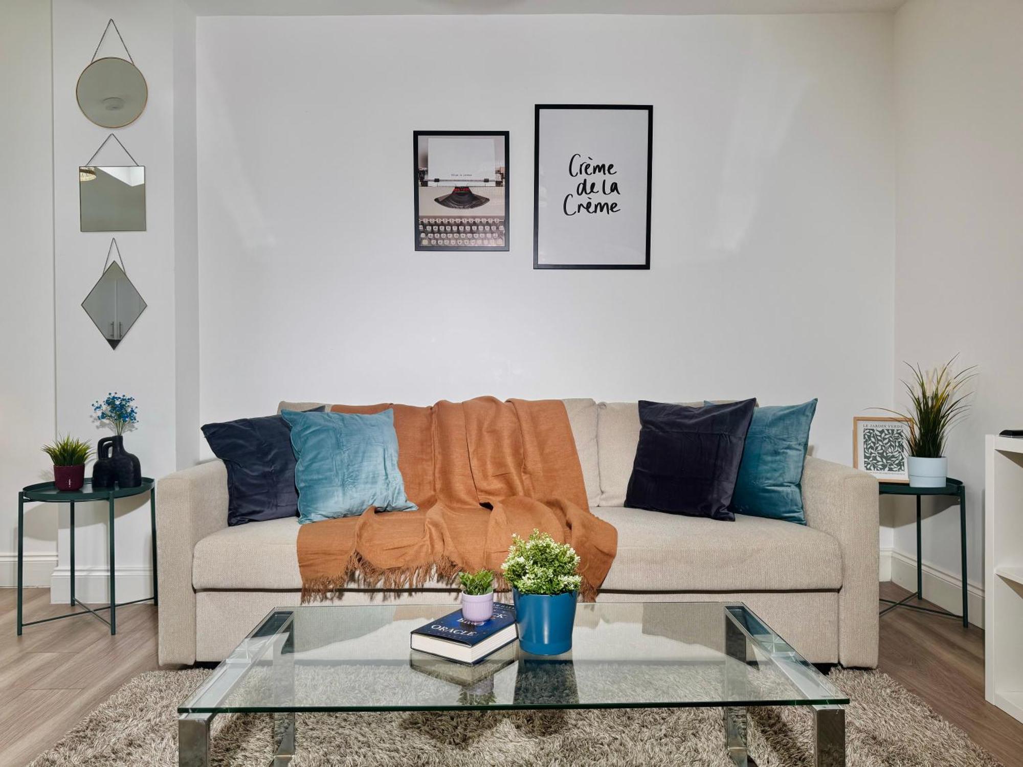 Cosy 1-Bed Flat 30Min To Central London & Parking Екстериор снимка
